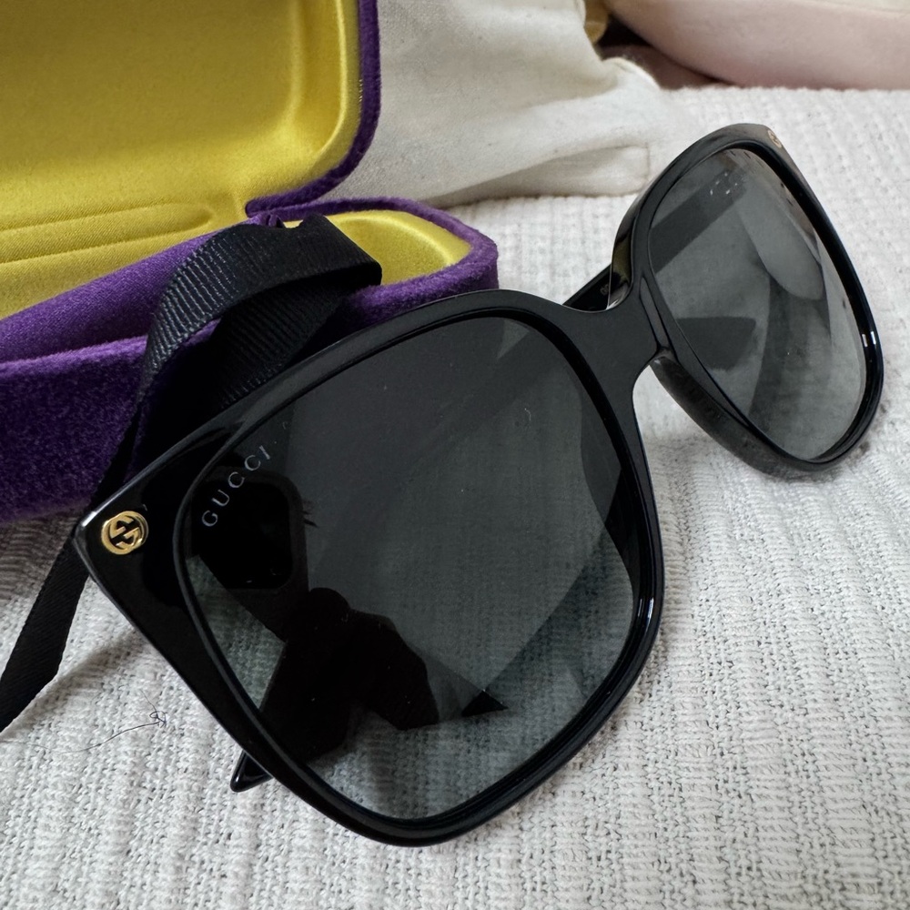 Gucci Black Sunglasses with Purple and Yellow Case from neiman marcus last act - Picture 2 of 5